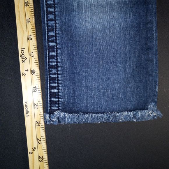 Miss Me Signature Capri Size 27 Floral Embroidered Frayed Hem Distressed Capris - Picture 13 of 13